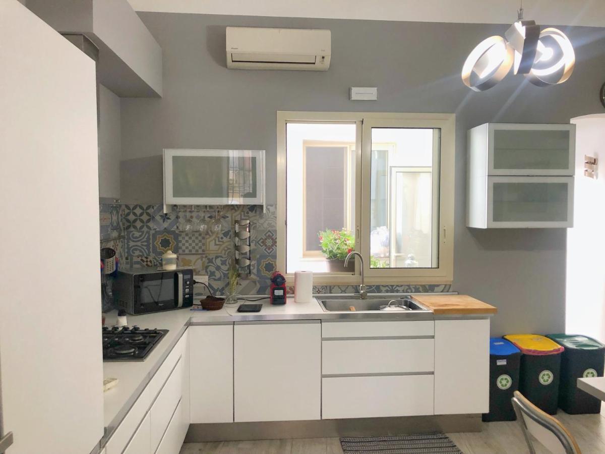 Apartment Alfonzetti-5 Min Walk To Central Train And Bus Station คาตาเนีย ภายนอก รูปภาพ