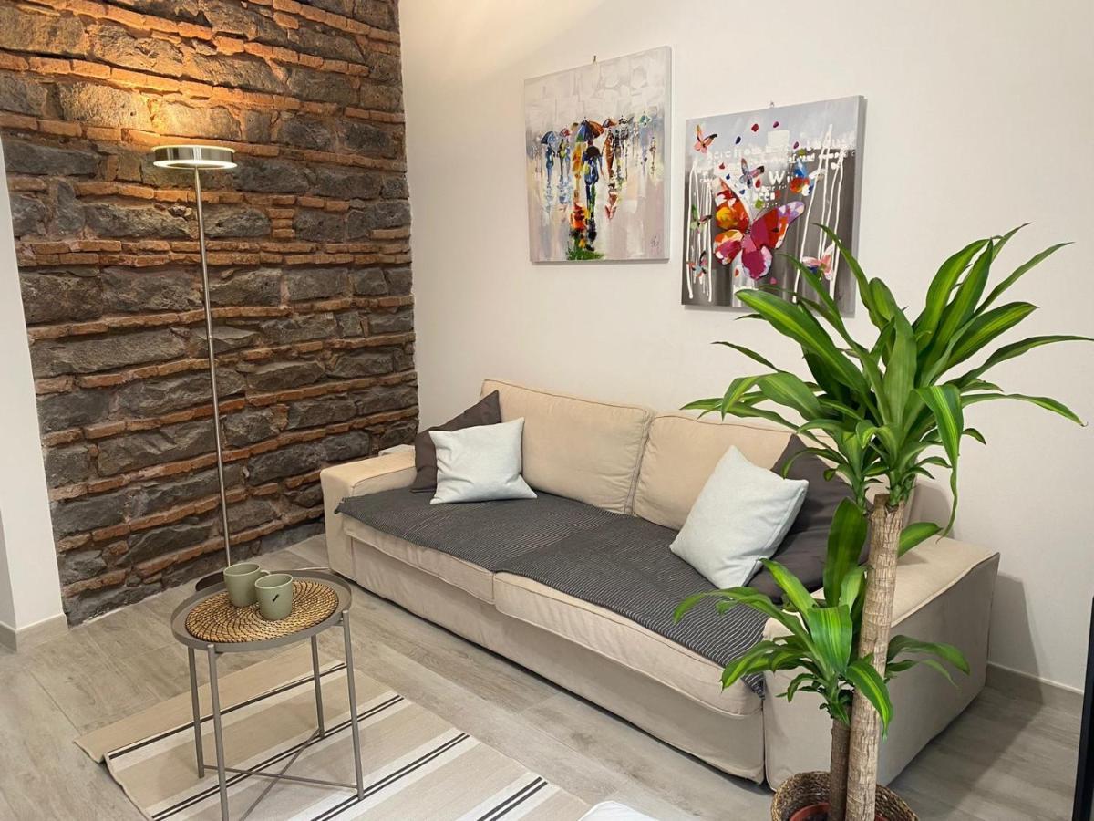 Apartment Alfonzetti-5 Min Walk To Central Train And Bus Station คาตาเนีย ภายนอก รูปภาพ
