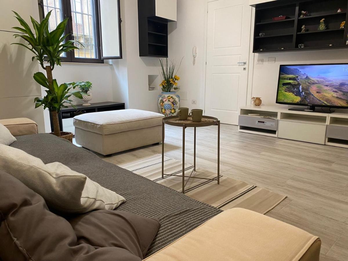 Apartment Alfonzetti-5 Min Walk To Central Train And Bus Station คาตาเนีย ภายนอก รูปภาพ
